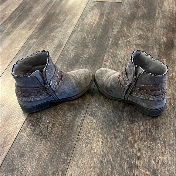 Grey/Brown Kids Boots with Braided Strap - Picture 3 of 8